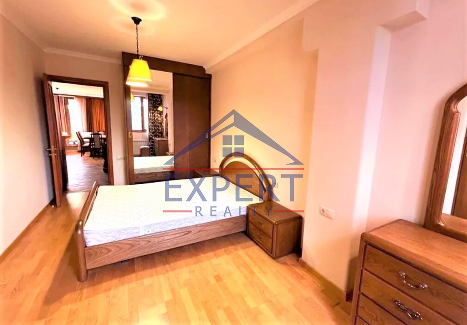 ԿԵՆՏՐՈՆ, ՆԱԼԲԱՆԴՅԱՆ ՓՈՂՈՑ, 3 ՍԵՆՅԱԿ