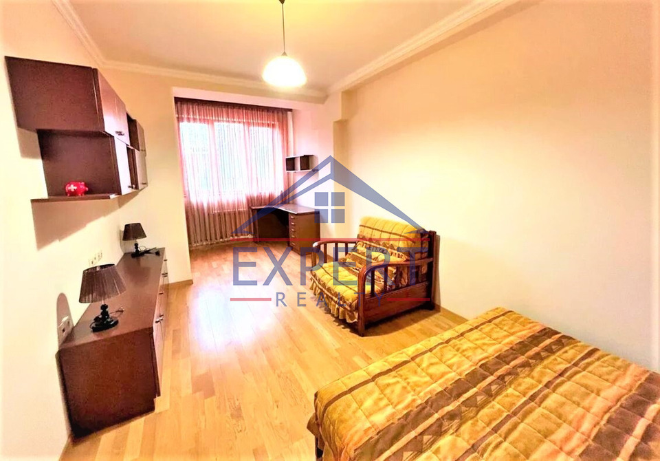 ԿԵՆՏՐՈՆ, ՆԱԼԲԱՆԴՅԱՆ ՓՈՂՈՑ, 3 ՍԵՆՅԱԿ