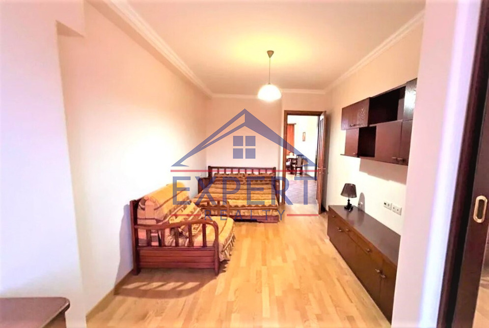 ԿԵՆՏՐՈՆ, ՆԱԼԲԱՆԴՅԱՆ ՓՈՂՈՑ, 3 ՍԵՆՅԱԿ