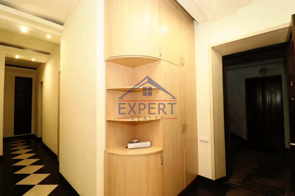 ԿԵՆՏՐՈՆ, ԲԱՂՐԱՄՅԱՆ ՊՈՂՈՏԱ, 3 ՍԵՆՅԱԿ