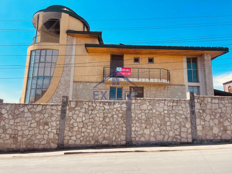 ՄԱԼԱԹԻԱ ՍԵԲԱՍՏԻԱ, ՆՈՅ ԹԱՂԱՄԱՍ, 8+ ՍԵՆՅԱԿ