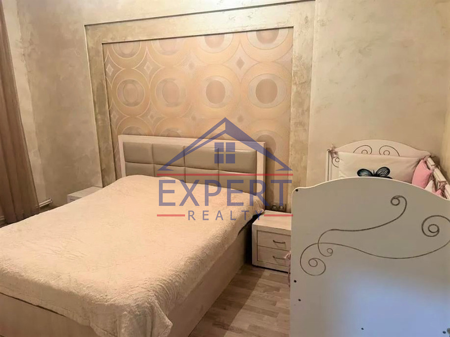 ԱՋԱՓՆՅԱԿ, ԳՐԻԳՈՐ ՀԱՍՐԱԹՅԱՆ ՓՈՂՈՑ, 3 ՍԵՆՅԱԿ