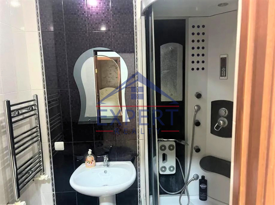 ԱՋԱՓՆՅԱԿ, ԳՐԻԳՈՐ ՀԱՍՐԱԹՅԱՆ ՓՈՂՈՑ, 3 ՍԵՆՅԱԿ
