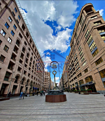ԿԵՆՏՐՈՆ,ՀՅՈՒՍԻՍԱՅԻՆ ՊՈՂՈՏԱ, 3 ՍԵՆՅԱԿ