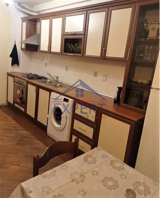 ԿԵՆՏՐՈՆ, ՊՈՒՇԿԻՆԻ ՓՈՂՈՑ, 3 ՍԵՆՅԱԿ