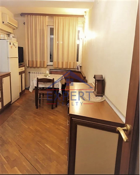 ԿԵՆՏՐՈՆ, ՊՈՒՇԿԻՆԻ ՓՈՂՈՑ, 3 ՍԵՆՅԱԿ