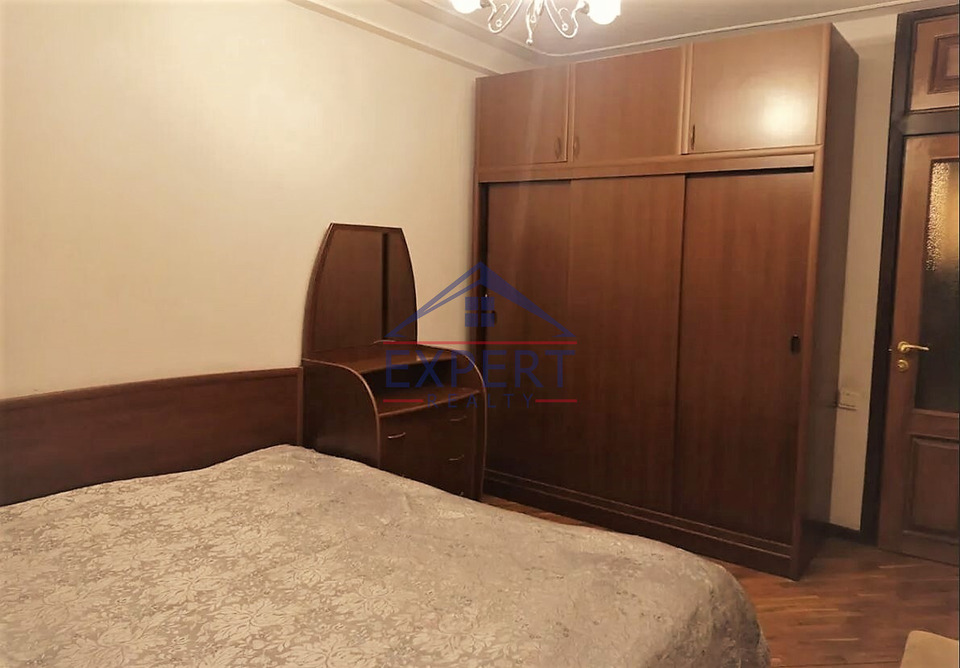 ԿԵՆՏՐՈՆ, ՊՈՒՇԿԻՆԻ ՓՈՂՈՑ, 3 ՍԵՆՅԱԿ