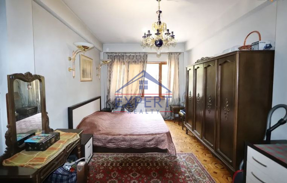 ԿԵՆՏՐՈՆ, ՄԱՇՏՈՑԻ ՊՈՂՈՏԱ, 3 ՍԵՆՅԱԿ
