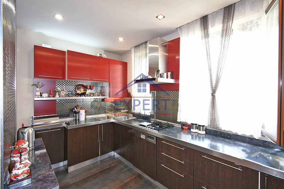 ԿԵՆՏՐՈՆ, ՄԱՇՏՈՑԻ ՊՈՂՈՏԱ, 3 ՍԵՆՅԱԿ