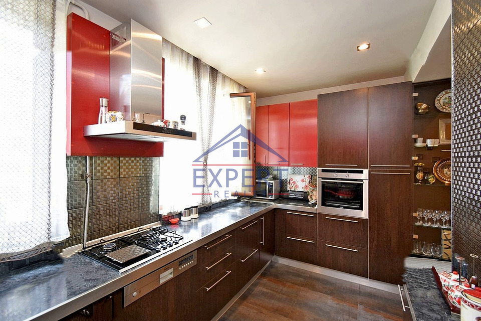 ԿԵՆՏՐՈՆ, ՄԱՇՏՈՑԻ ՊՈՂՈՏԱ, 3 ՍԵՆՅԱԿ