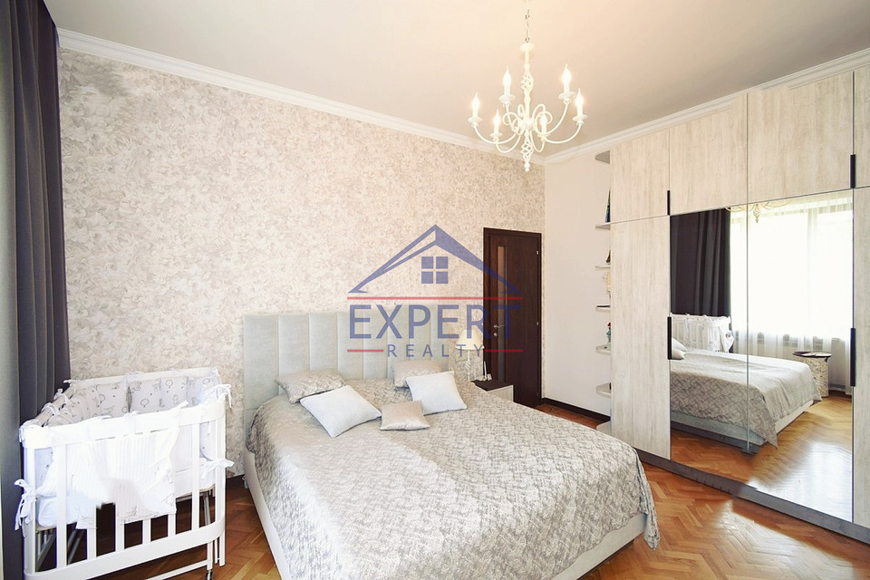 ԿԵՆՏՐՈՆ, ՄԱՇՏՈՑԻ ՊՈՂՈՏԱ, 3 ՍԵՆՅԱԿ