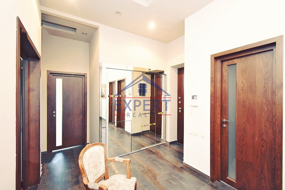 ԿԵՆՏՐՈՆ, ՄԱՇՏՈՑԻ ՊՈՂՈՏԱ, 3 ՍԵՆՅԱԿ