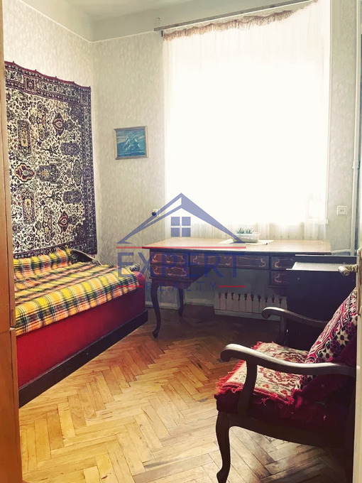 ԿԵՆՏՐՈՆ, ՀԻՆ ԵՐԵՒԱՆՑՈՒ ՓՈՂՈՑ, 3 ՍԵՆՅԱԿ