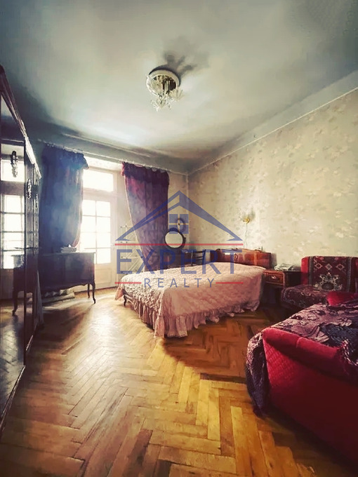 ԿԵՆՏՐՈՆ, ՀԻՆ ԵՐԵՒԱՆՑՈՒ ՓՈՂՈՑ, 3 ՍԵՆՅԱԿ