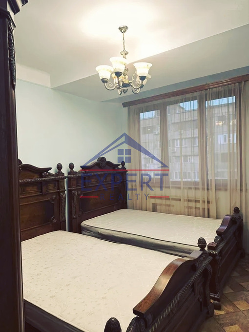 ԿԵՆՏՐՈՆ, ԵԶՆԻԿ ԿՈՂԲԱՑԻ ՓՈՂՈՑ, 3 ՍԵՆՅԱԿ