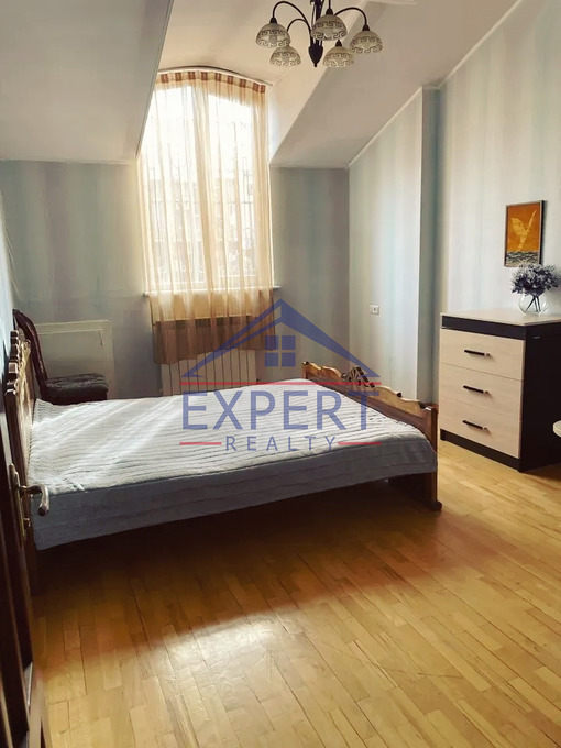 ԿԵՆՏՐՈՆ, ՆԱԼԲԱՆԴՅԱՆ ՓՈՂՈՑ, 3 ՍԵՆՅԱԿ