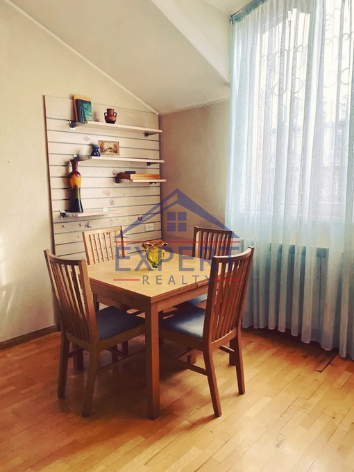 ԿԵՆՏՐՈՆ, ՆԱԼԲԱՆԴՅԱՆ ՓՈՂՈՑ, 3 ՍԵՆՅԱԿ