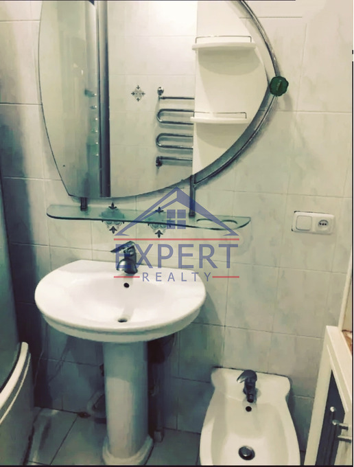 ԿԵՆՏՐՈՆ, ՆԱԼԲԱՆԴՅԱՆ ՓՈՂՈՑ, 3 ՍԵՆՅԱԿ