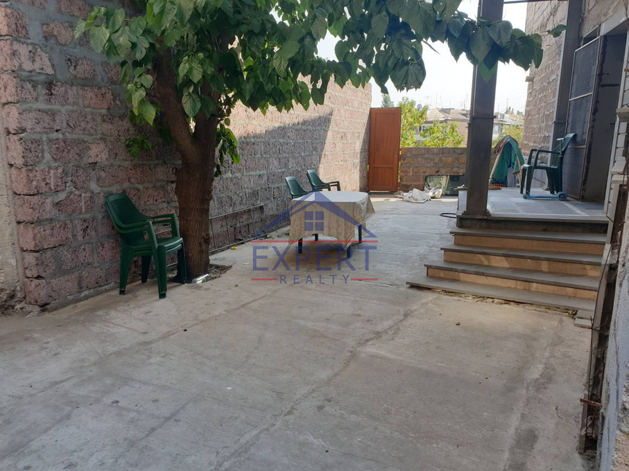 ԱՐԱԲԿԻՐ, ՄԱՄԻԿՈՆՅԱՆՑ ՓՈՂՈՑ, 4 ՍԵՆՅԱԿ
