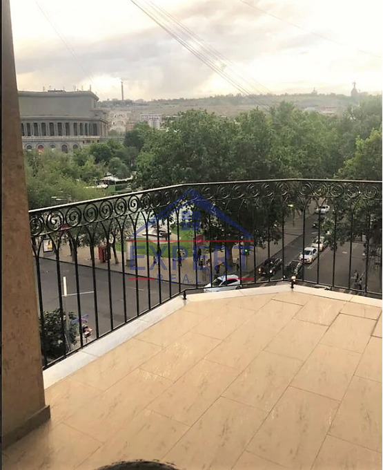 ԿԵՆՏՐՈՆ, ՀՅՈՒՍԻՍԱՅԻՆ ՊՈՂՈՏԱ, 3 ՍԵՆՅԱԿ