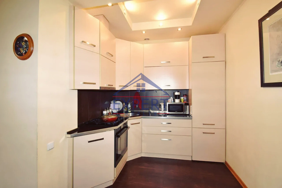 ԿԵՆՏՐՈՆ, ՊՈՒՇԿԻՆԻ ՓՈՂՈՑ, 3 ՍԵՆՅԱԿ