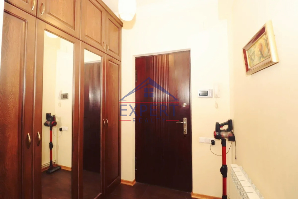 ԿԵՆՏՐՈՆ, ՊՈՒՇԿԻՆԻ ՓՈՂՈՑ, 3 ՍԵՆՅԱԿ