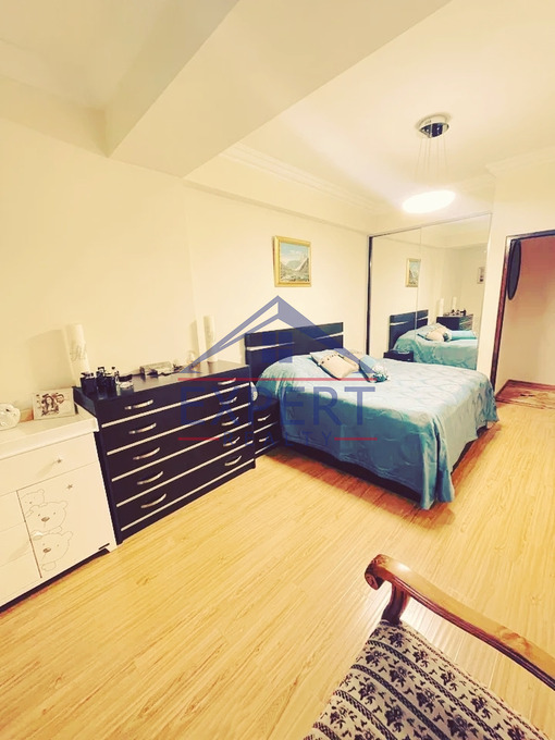 ԿԵՆՏՐՈՆ, ՊՈՒՇԿԻՆԻ ՓՈՂՈՑ, 3 ՍԵՆՅԱԿ