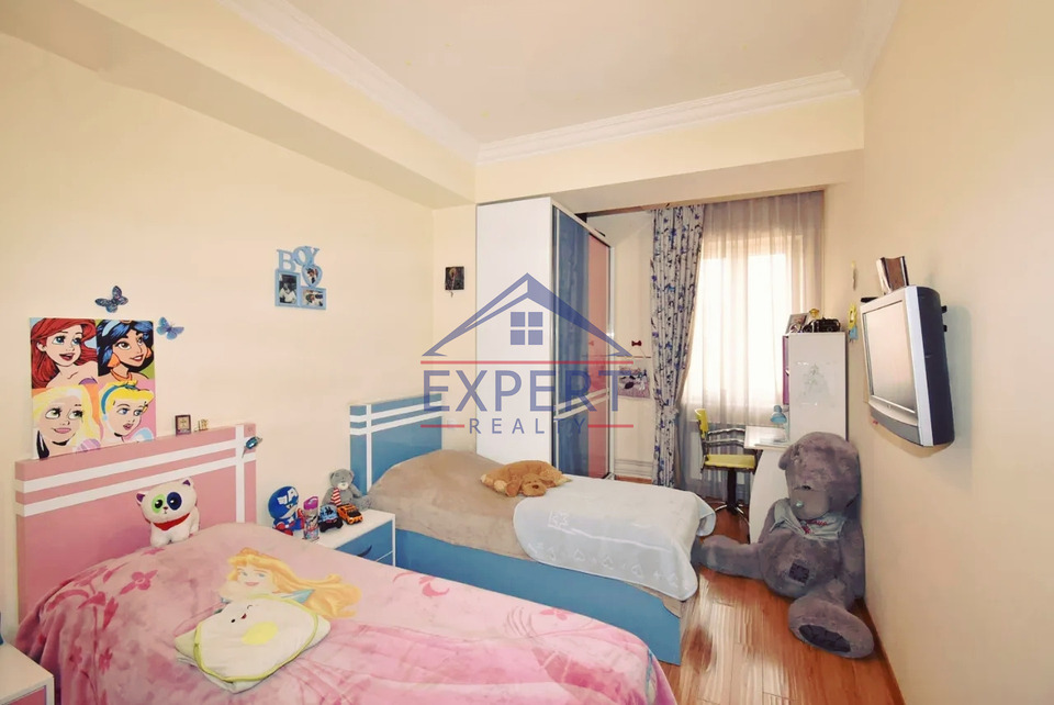 ԿԵՆՏՐՈՆ, ՊՈՒՇԿԻՆԻ ՓՈՂՈՑ, 3 ՍԵՆՅԱԿ