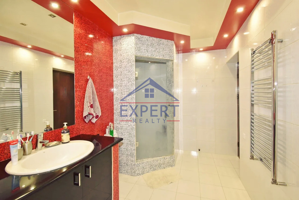 ԿԵՆՏՐՈՆ, ՊՈՒՇԿԻՆԻ ՓՈՂՈՑ, 3 ՍԵՆՅԱԿ