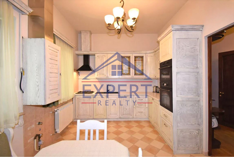 ԿԵՆՏՐՈՆ, ԶԱՐՈԲՅԱՆ ՓՈՂՈՑ, 3 ՍԵՆՅԱԿ