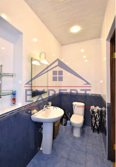 ԿԵՆՏՐՈՆ, ԶԱՐՈԲՅԱՆ ՓՈՂՈՑ, 3 ՍԵՆՅԱԿ