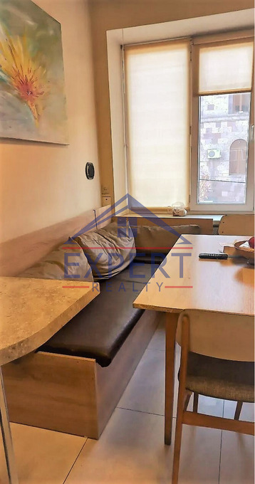 ԿԵՆՏՐՈՆ, ՆԱԼԲԱՆԴՅԱՆ ՓՈՂՈՑ, 3 ՍԵՆՅԱԿ