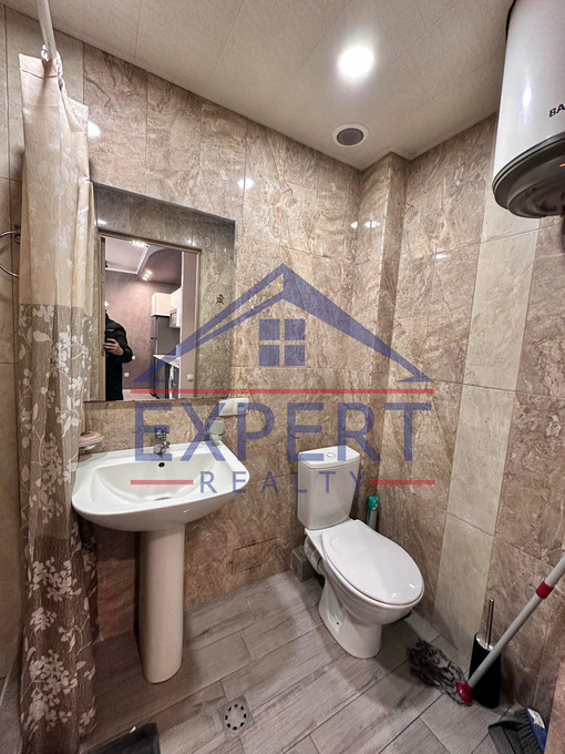 ԿԵՆՏՐՈՆ, ՄԱՇՏՈՑԻ ՊՈՂՈՏԱ, 2 ՍԵՆՅԱԿ