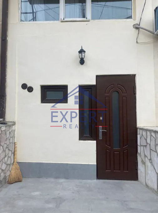 ԿԵՆՏՐՈՆ, ԱԴԱՆՅԻ ՓՈՂՈՑ, 2 ՍԵՆՅԱԿ