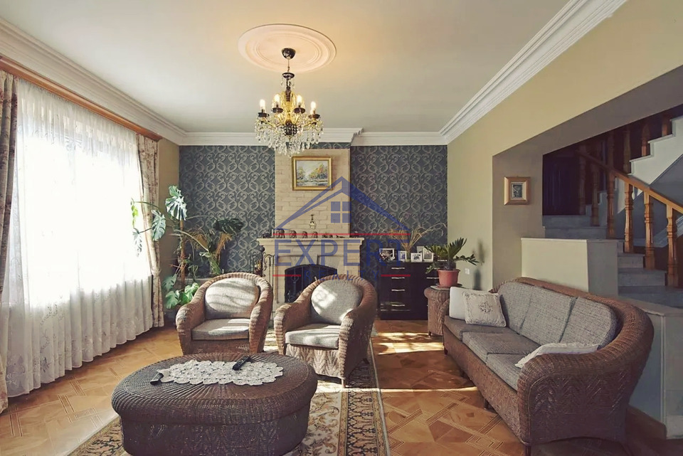 ԿԵՆՏՐՈՆ, ՕՍՏՐՈՎՍԿՈՒ ՓՈՂՈՑ, 6 ՍԵՆՅԱԿ