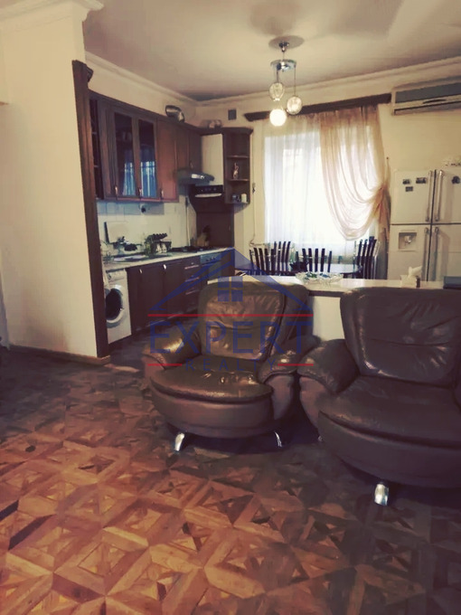 ԱՋԱՓՆՅԱԿ, ԳՐԻԳՈՐ ԶՈՀՐԱՊԻ ՓՈՂՈՑ, 5 ՍԵՆՅԱԿ