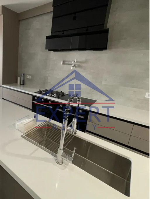 ԿԵՆՏՐՈՆ, ՆԱԼԲԱՆԴՅԱՆ ՓՈՂՈՑ, 3 ՍԵՆՅԱԿ