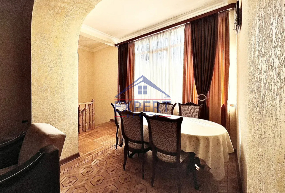 ԱՐԱԲԿԻՐ, ԿՈՄԻՏԱՍԻ ՊՈՂՈՏԱ, 4 ՍԵՆՅԱԿ