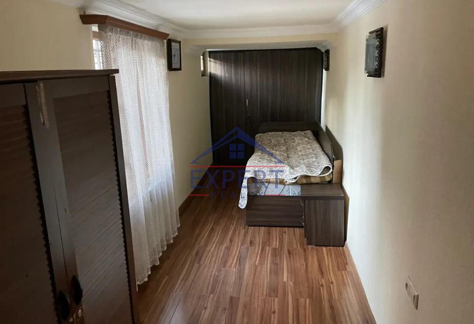 ԱՐԱԲԿԻՐ, ԿՈՄԻՏԱՍԻ ՊՈՂՈՏԱ, 4 ՍԵՆՅԱԿ