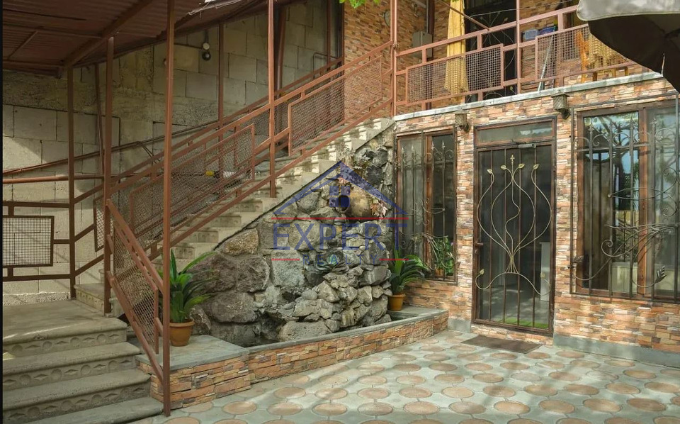 ԿԵՆՏՐՈՆ, ԱՅԳԵՍՏԱՆ ՓՈՂՈՑ, 3 ՍԵՆՅԱԿ