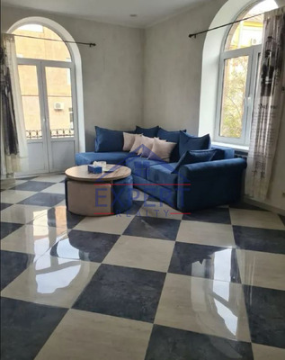 ԿԵՆՏՐՈՆ, ՏԻԳՐԱՆ ՄԵԾԻ ՊՈՂՈՏԱ, 2 ՍԵՆՅԱԿ