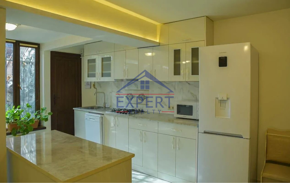 ԿԵՆՏՐՈՆ, ԱՅԳԵՍՏԱՆ ՓՈՂՈՑ, 3 ՍԵՆՅԱԿ