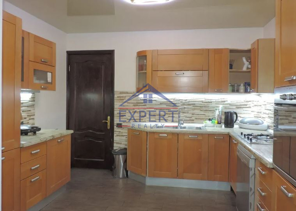 ԿԵՆՏՐՈՆ, ԱԲՈՎՅԱՆ ՓՈՂՈՑ, 4 ՍԵՆՅԱԿ