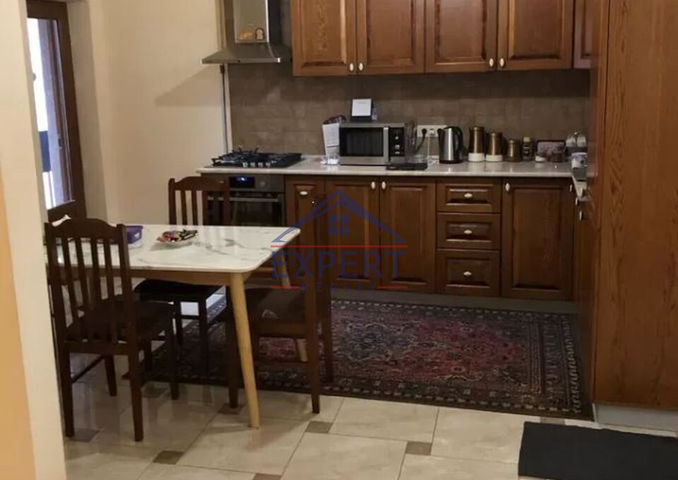 Չորս հարկանի քարե տուն Արաբկիրում