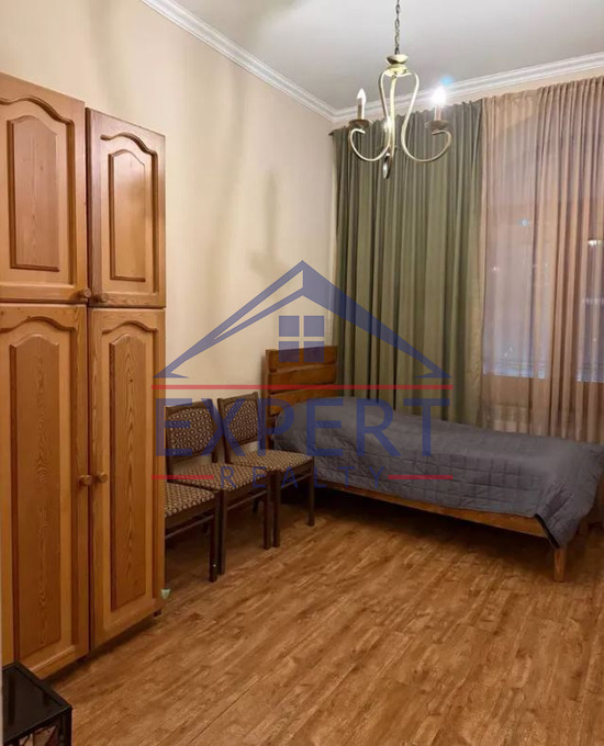 ԿԵՆՏՐՈՆ, ԽԱՆՋՅԱՆ ՓՈՂՈՑ, 4 ՍԵՆՅԱԿ