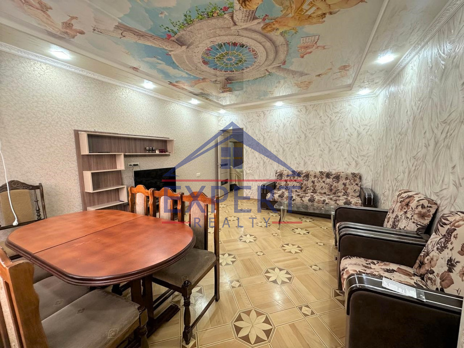 ԿԵՆՏՐՈՆ, ԵՐՎԱՆԴ ՔՈՉԱՐԻ ՓՈՂՈՑ, 3 ՍԵՆՅԱԿ