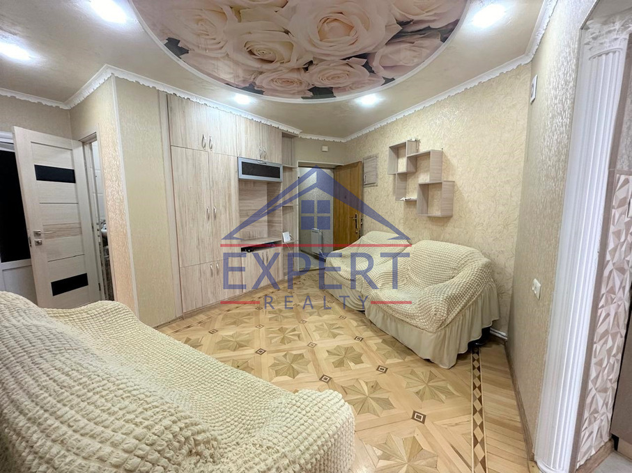 ԿԵՆՏՐՈՆ, ԵՐՎԱՆԴ ՔՈՉԱՐԻ ՓՈՂՈՑ, 3 ՍԵՆՅԱԿ