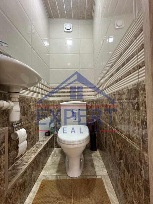 ԿԵՆՏՐՈՆ, ԵՐՎԱՆԴ ՔՈՉԱՐԻ ՓՈՂՈՑ, 3 ՍԵՆՅԱԿ