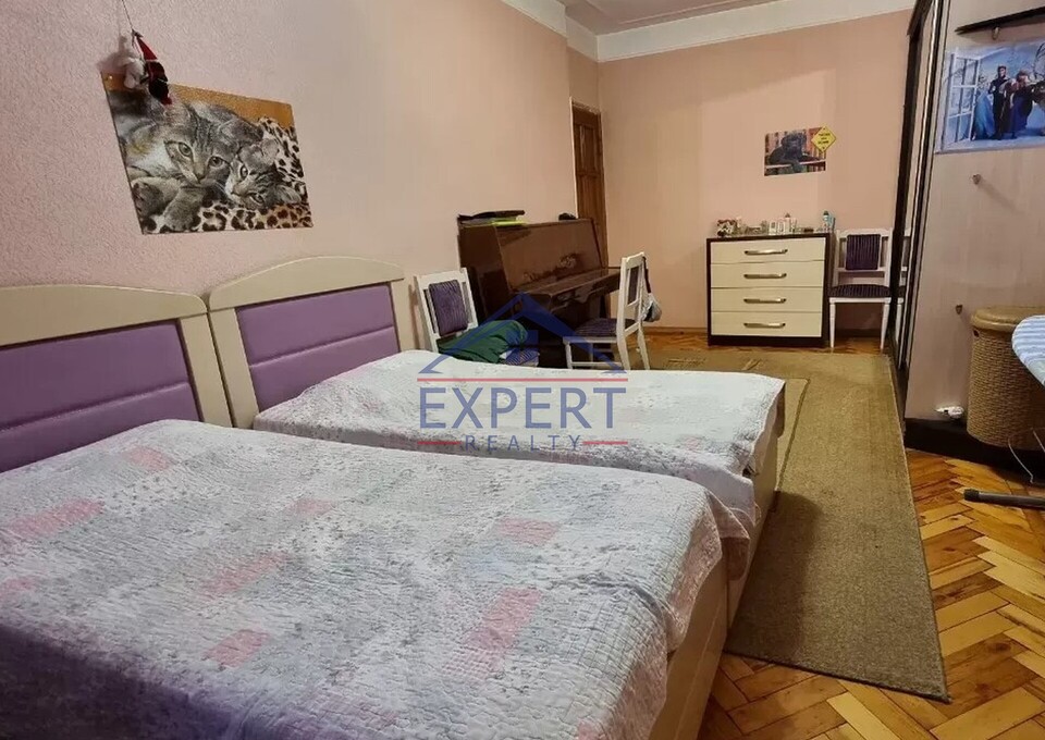 ԿԵՆՏՐՈՆ, ՔԱՋԱԶՈՒՆՈՒ ՓՈՂՈՑ, 3 ՍԵՆՅԱԿ