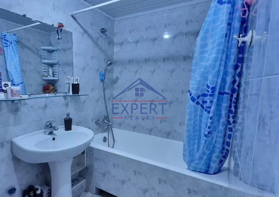 ԿԵՆՏՐՈՆ, ՔԱՋԱԶՈՒՆՈՒ ՓՈՂՈՑ, 3 ՍԵՆՅԱԿ